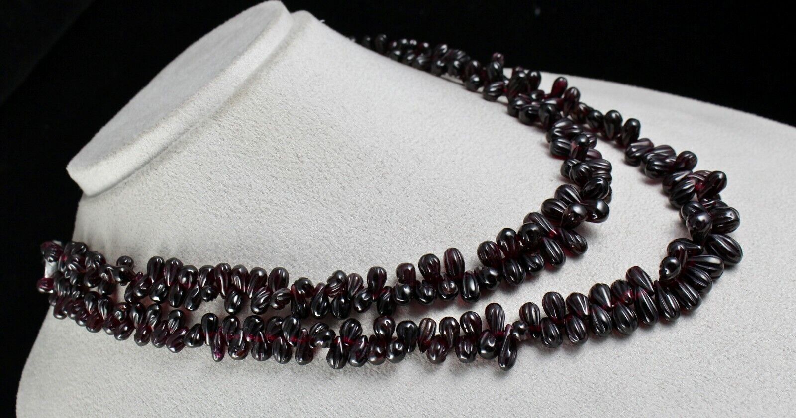 NATURAL RED GARNET BEADS CARVED TEAR DROPS 2 LINE 664 CARATS GEMSTONE NECKLACE 