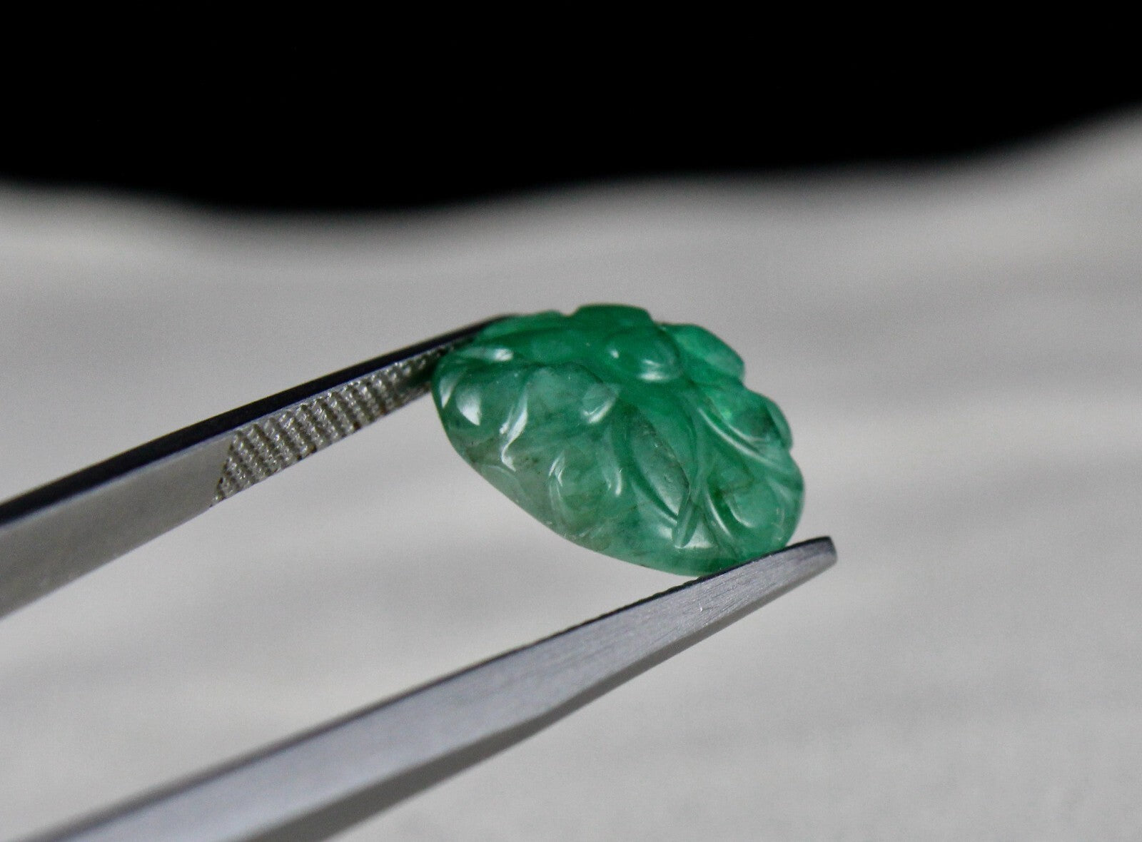 Natural Zambia Emerald 7.22 Ct Oval Carved Cabochon Gem For Ring Pendant