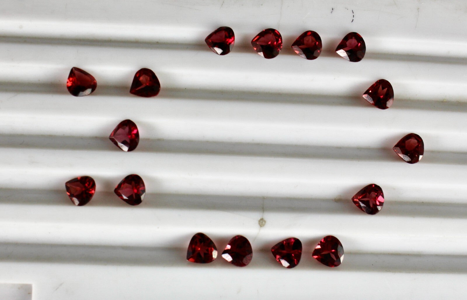 Natural Garnet Heart Cut 16 Pc 19.32 Ct Gemstone Set Design For Earrings Rings