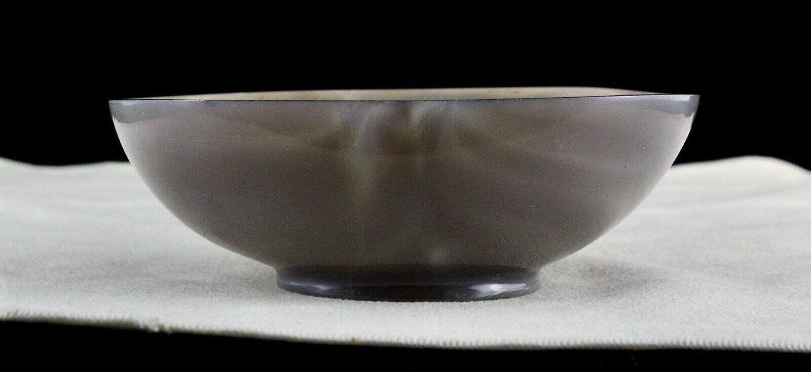 HAND CRAFTED NATURAL CHALCEDONY 900 CARATS CARVED DESIGNER BOWL FOR HOME DECOR