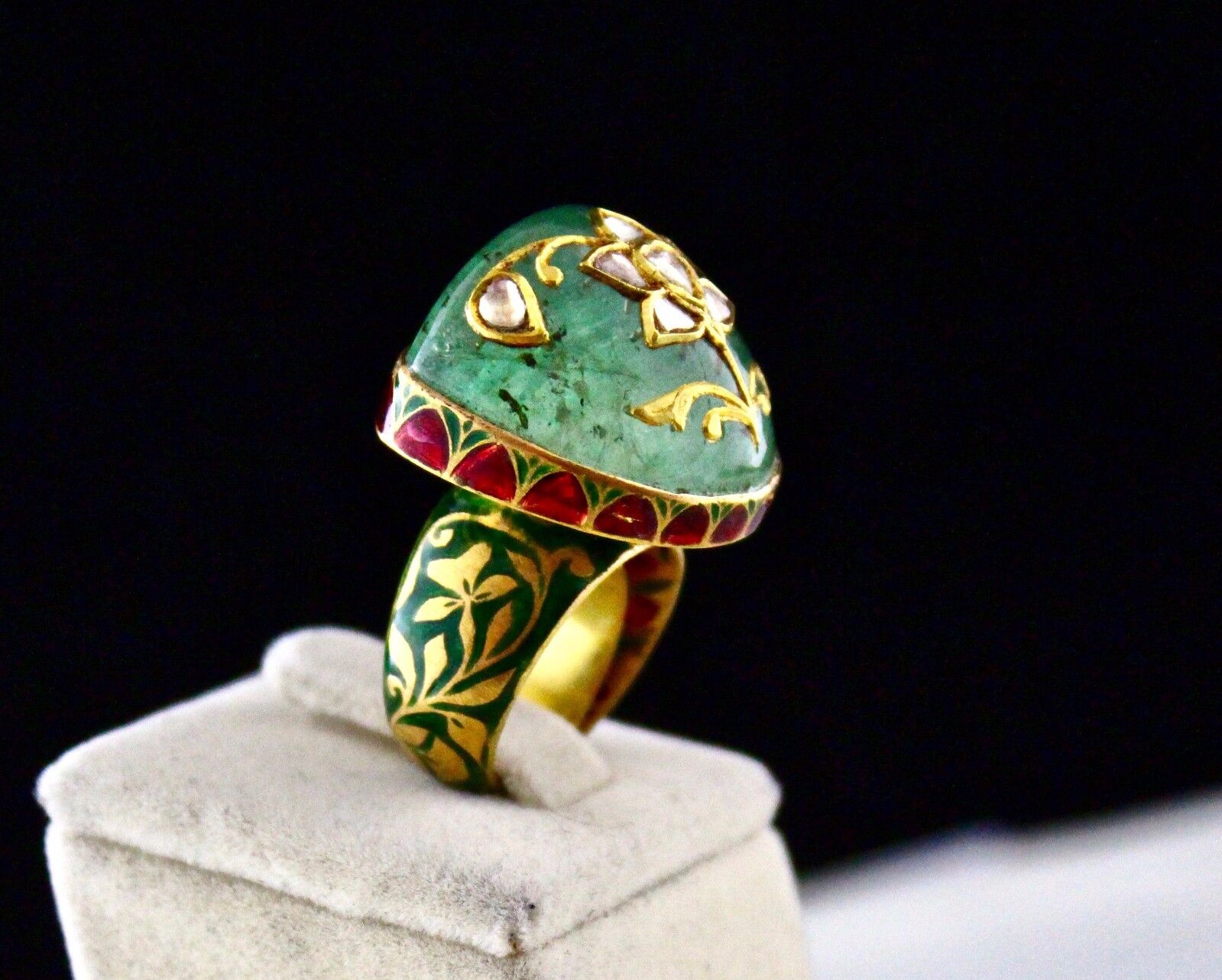 ANTIQUE NATURAL COLOMBIAN EMERALD CABOCHON DIAMOND 22K GOLD JADAU DESIGNER RING 