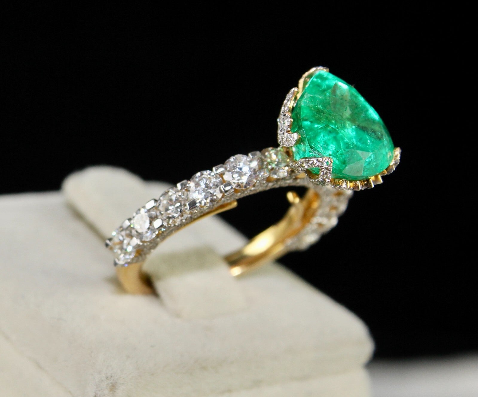 Certified Natural Emerald Heart Cut 27.4ct Diamond 18k Gold Cocktail Ring