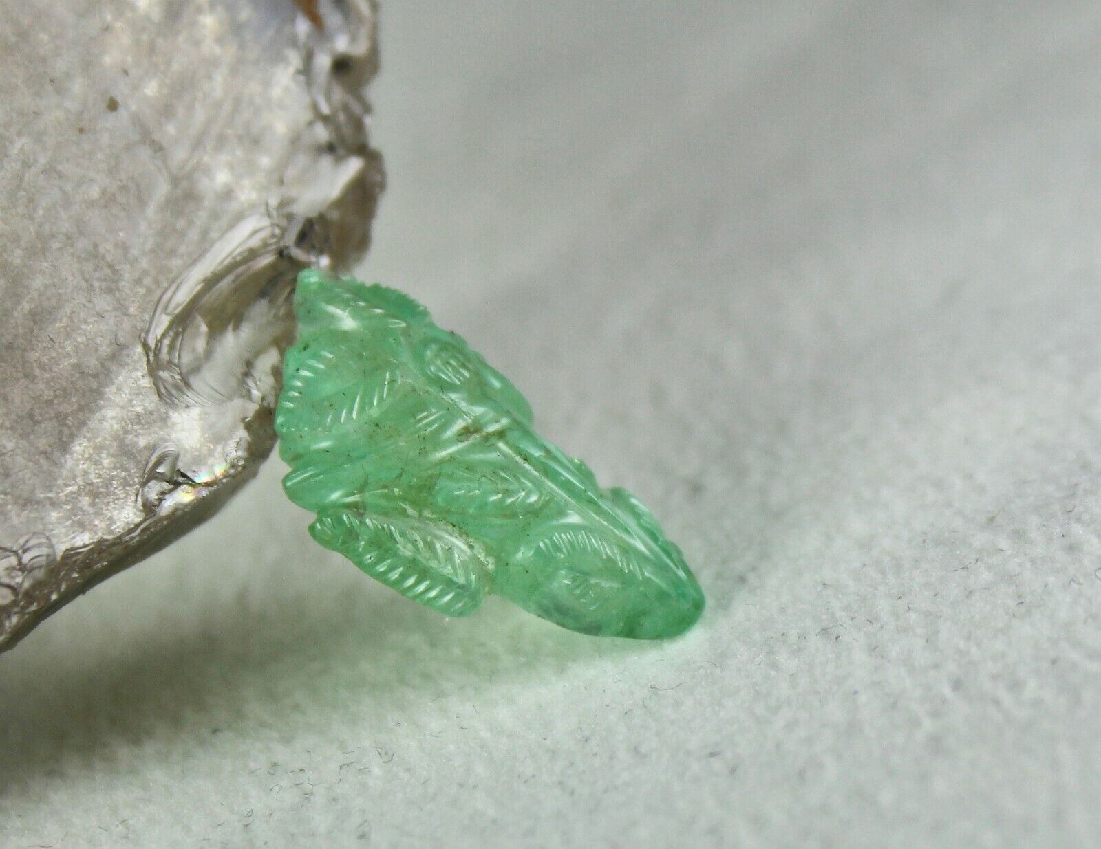 Natural Colombia Emerald Carved Leaf 9.72 Ct Loose Gemstone For Ring Pendant