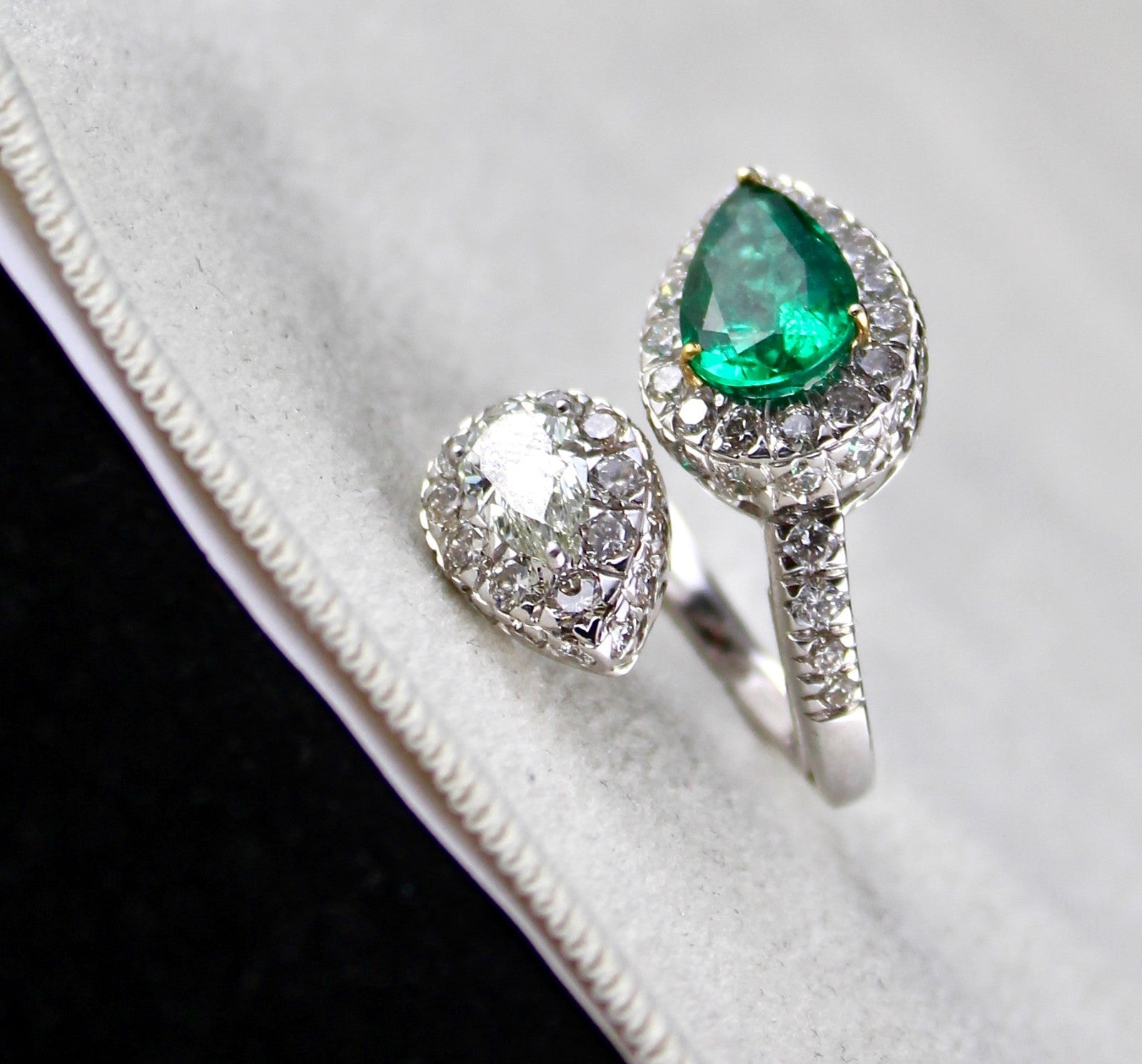 Certified 2.80 Ct Natural Emerald Pear 1.04 Ct Diamond 18k Gold Ring