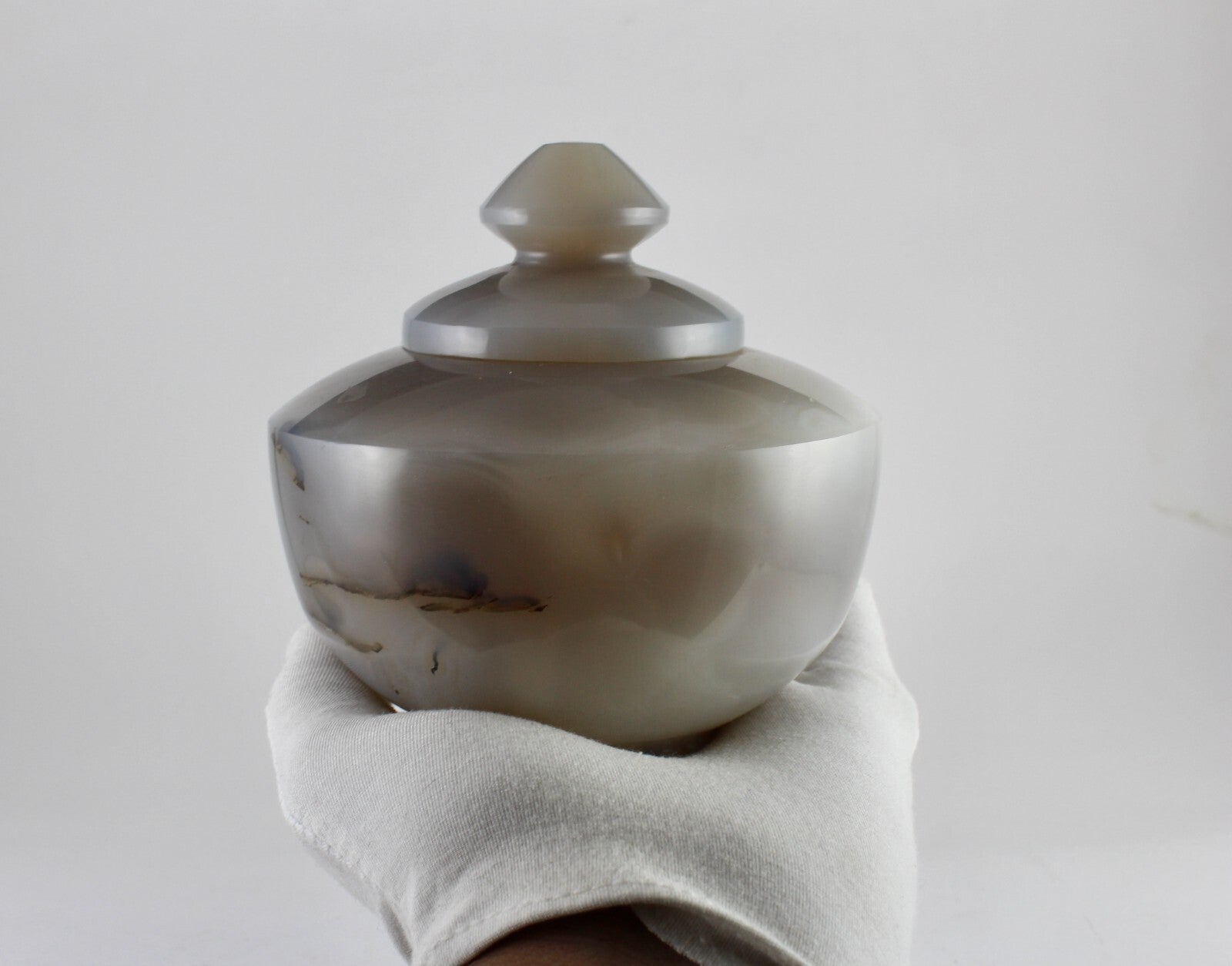 Certified Handcrafted 4.5" Natural Chalcedony 3260ct Carved Pot Home Decor