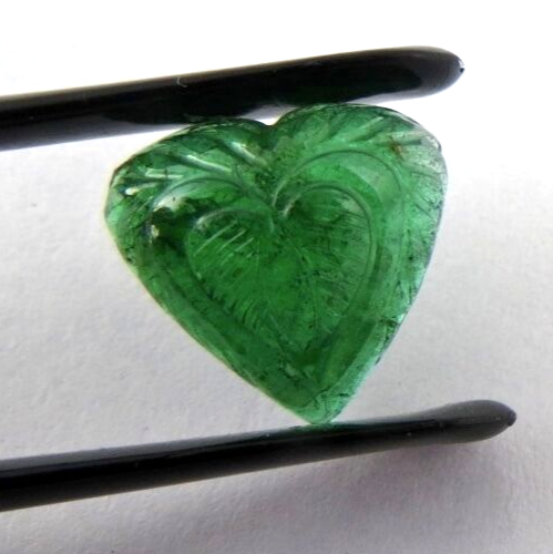 Natural Zambia Emerald Heart Carved 4.99 Ct Cabochon Gemstone For Ring Pendant