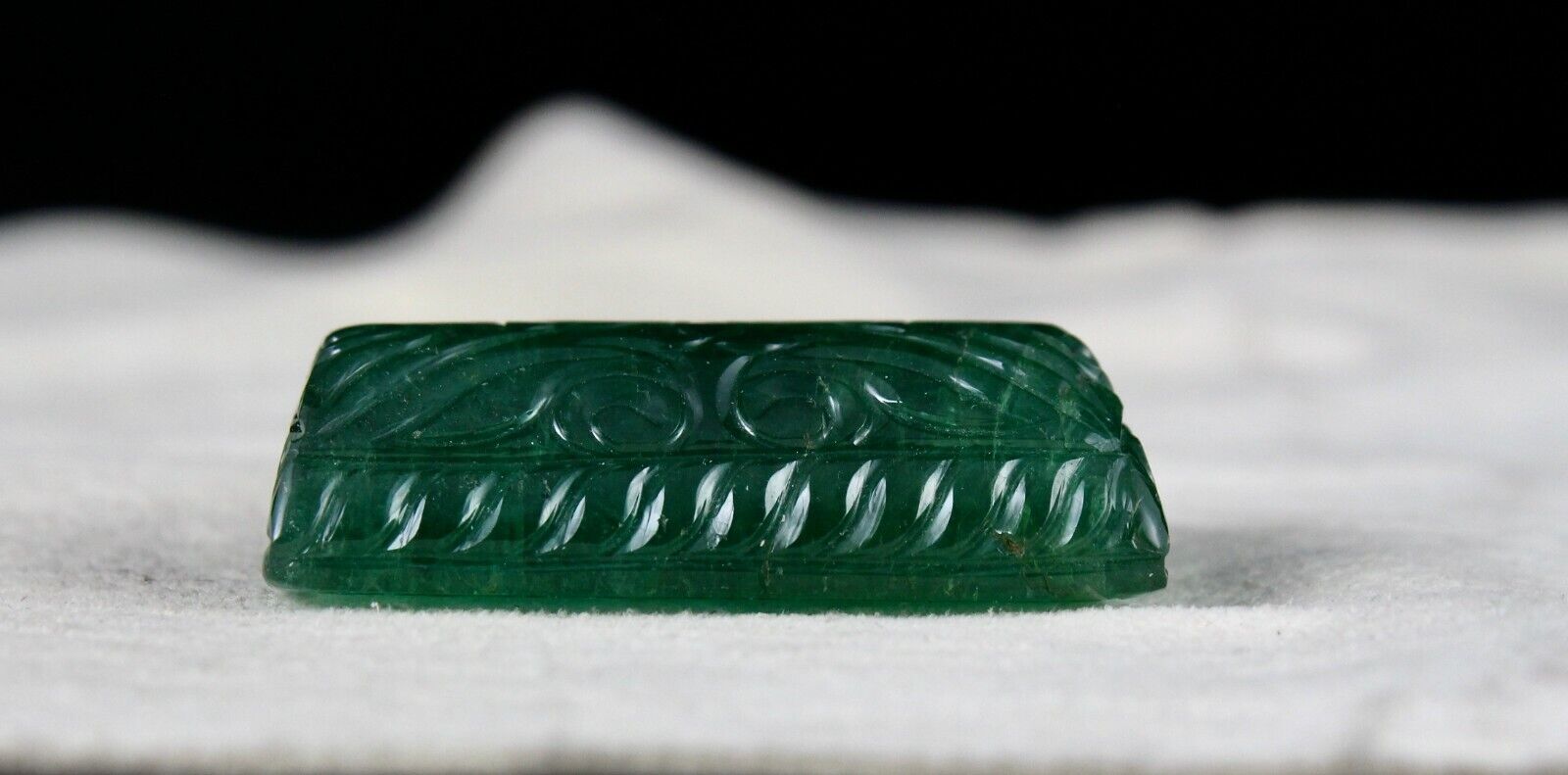 NATURAL ZAMBIAN EMERALD CARVED RECTANGLE 154.50 CARATS 31X40 MM GEMSTONE PENDANT