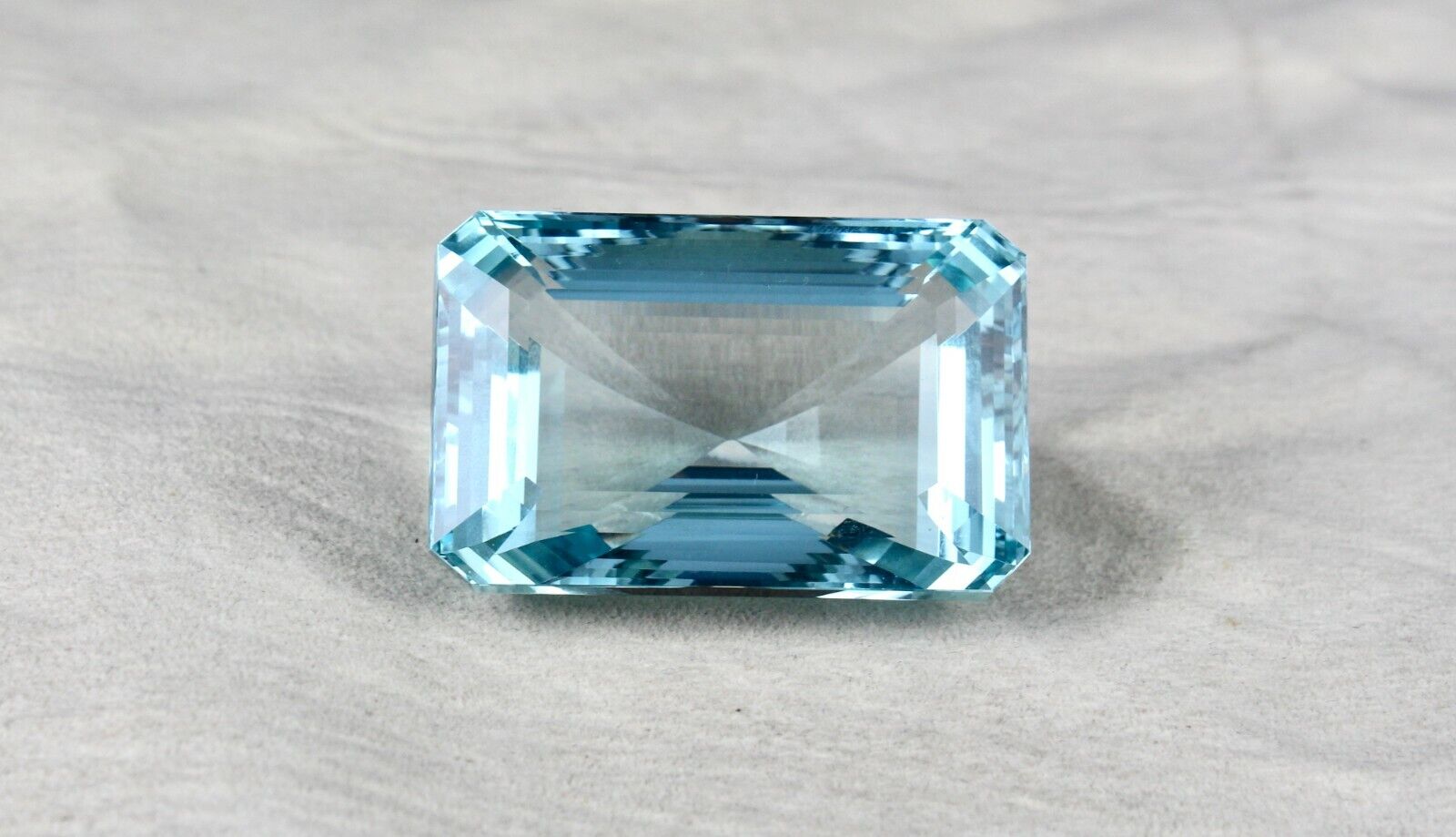 SKY BLUE TOPAZ OCTAGON CUT 382 CTS 47X30 MM SEMI PRECIOUS GEMSTONE PENDANT