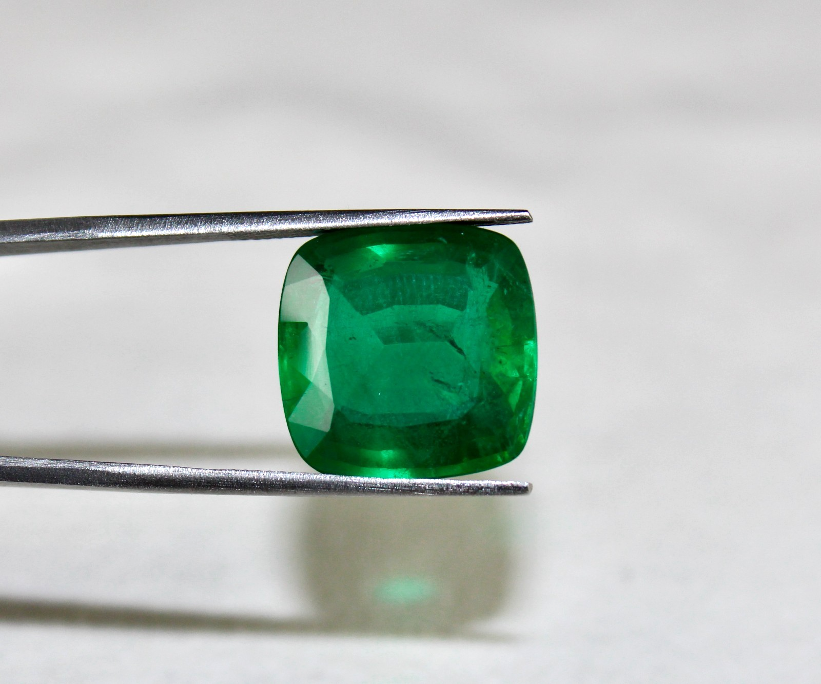 Certified Natural Emerald 16.69 Ct Cushion Cut Loose Gemstone for Ring Pendant