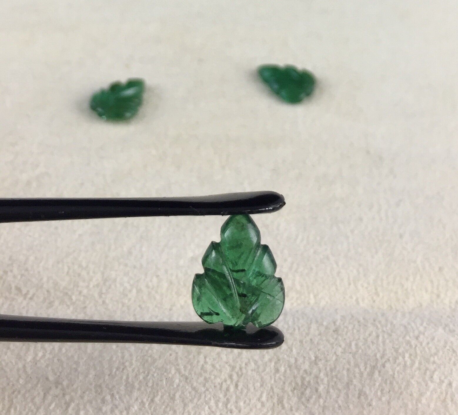 NATURAL EMERALD CARVED LEAF 3 PCS  4 CTS GEMSTONE PENDANT EARRING DESIGNING