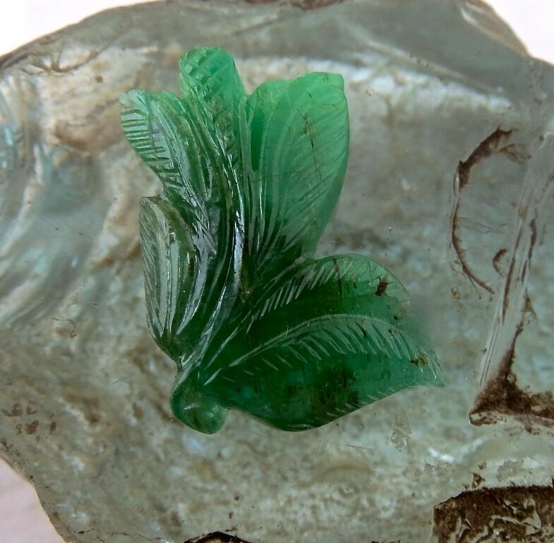 25X20 MM NATURAL ZAMBIAN EMERALD CARVED LEAF 20.94 CARATS GEMSTONE FOR PENDANT