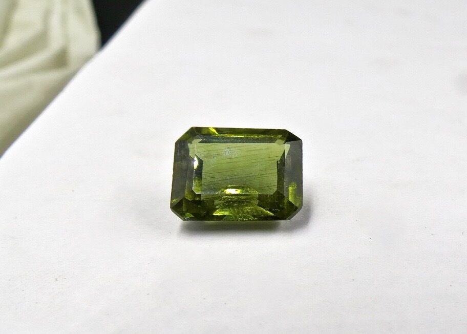 FINE NATURAL GREEN TOURMALINE OCTAGON CUT 9 CARATS GEMSTONE FOR RING PENDANT