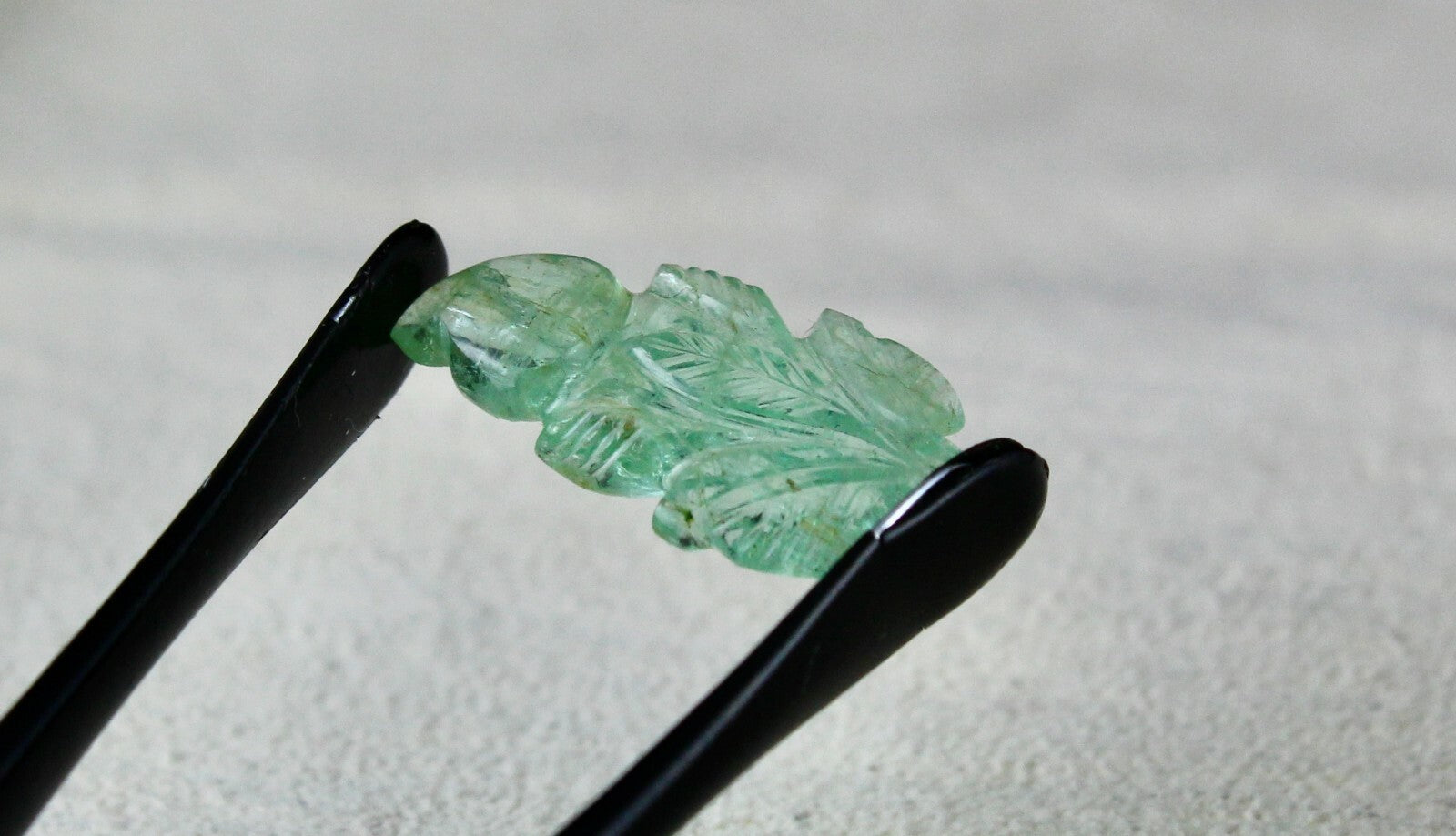 Natural Colombian Emerald Leaf 4.74ct Gemstone For Pendant Ring
