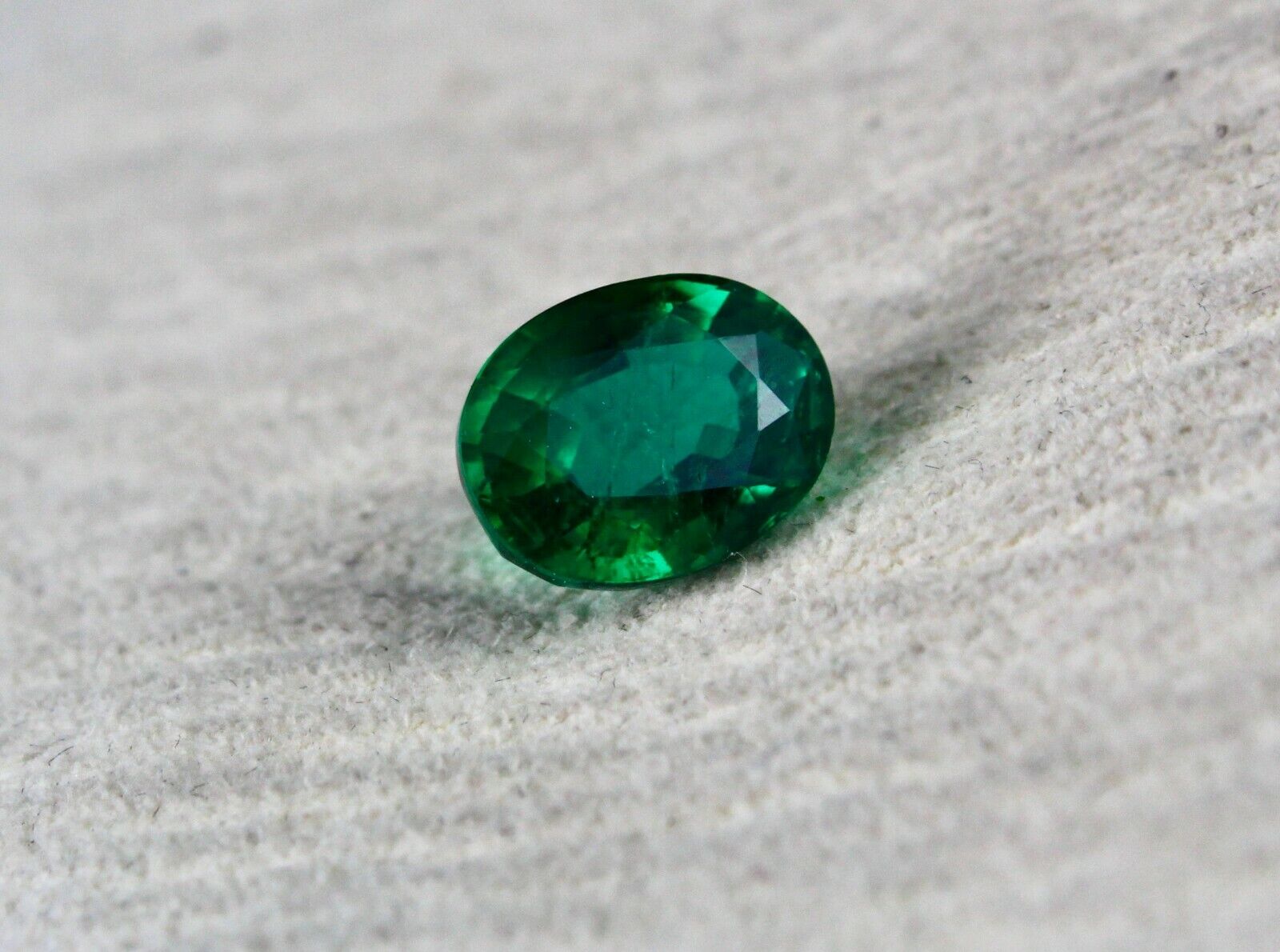 Top Natural Emerald Oval Cut 3.86 Carats 11X8mm Precious Gemstone Ring Pendant