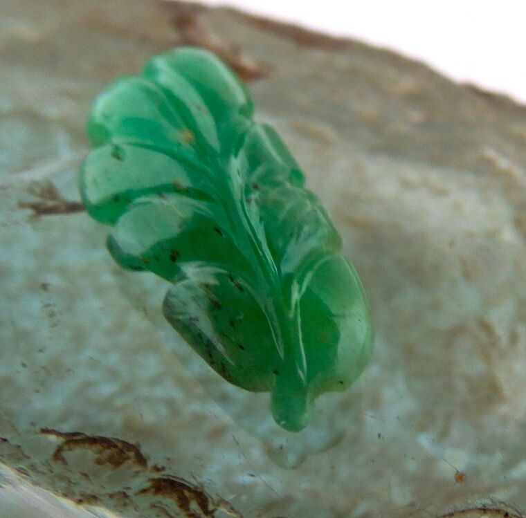 BIG NATURAL EMERALD CARVED LEAF 30MM 17 CARATS GEMSTONE FOR PENDANT