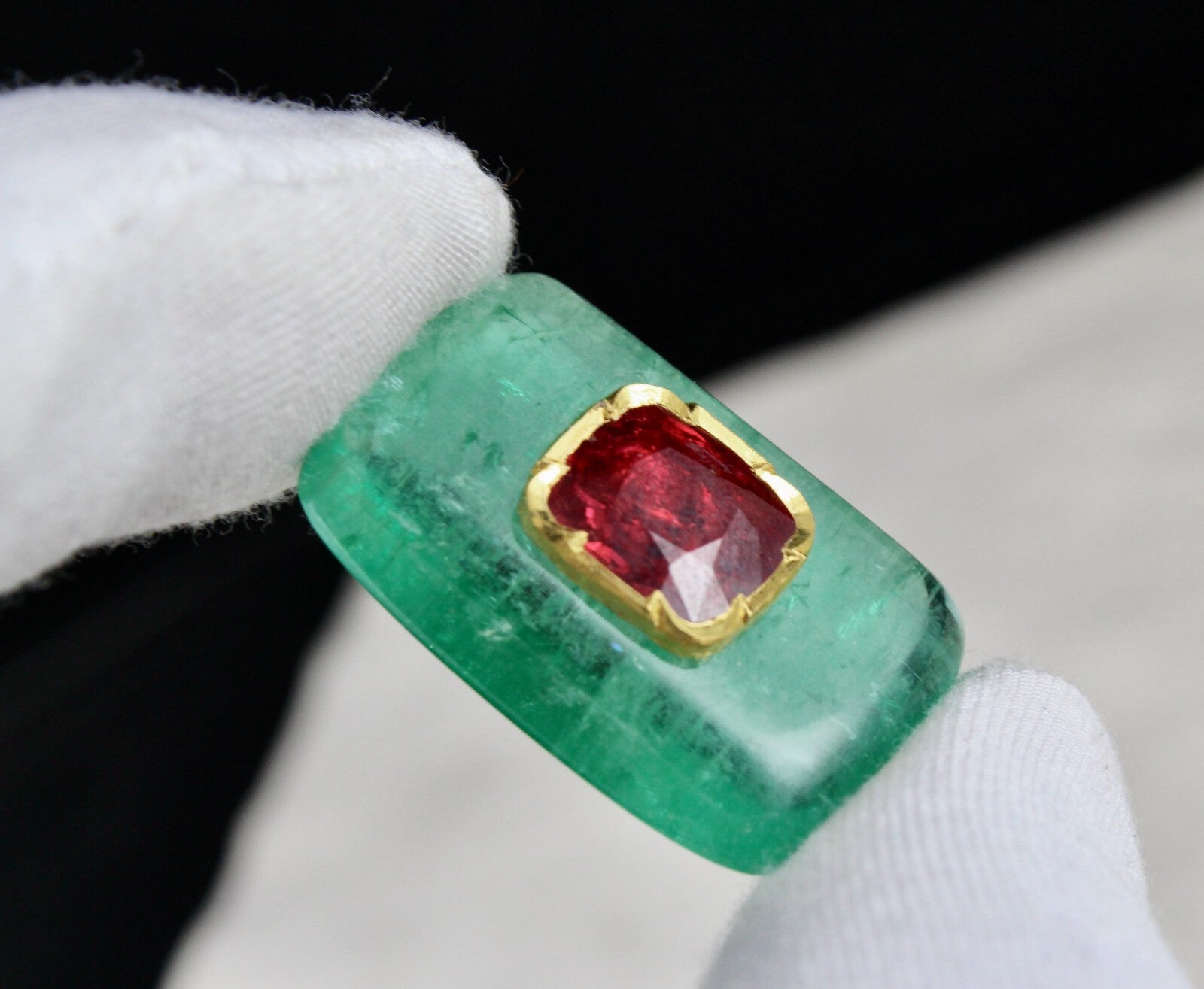 Certified Emerald 47.61 Ct Cabochon Red Spinel 18k Gold Gemstone Ring
