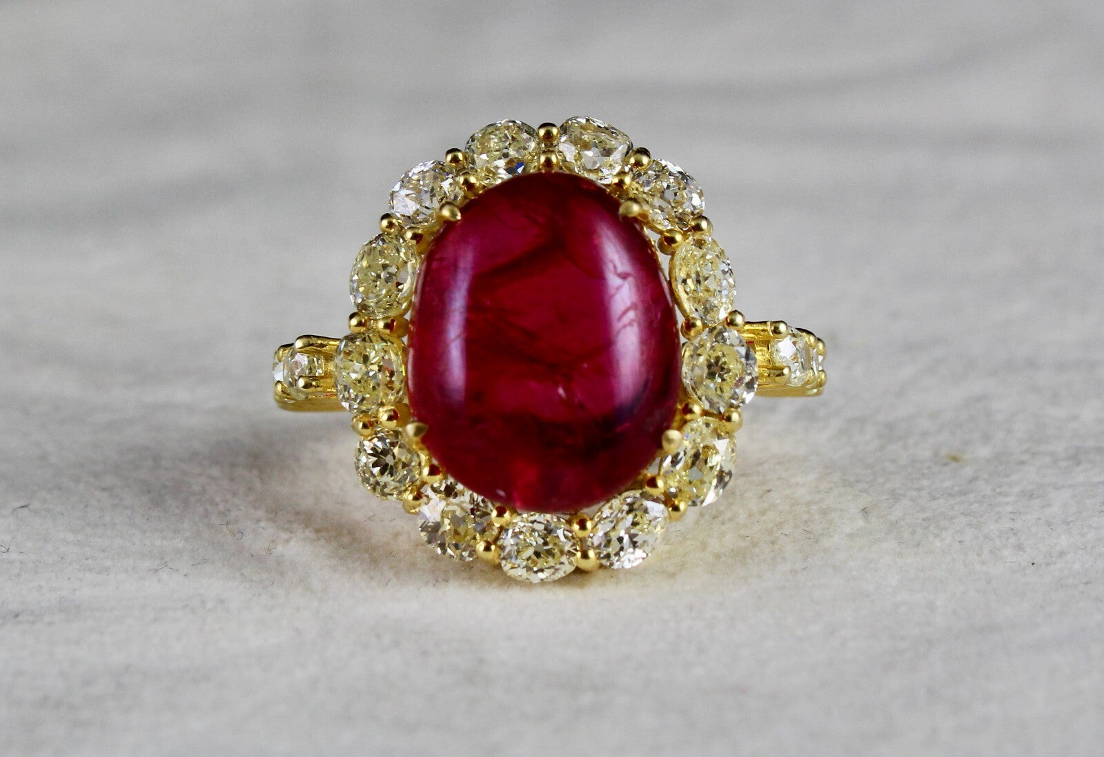 Certified Vintage 18k Gold Red Spinel Cabochon Natural Diamond Ring