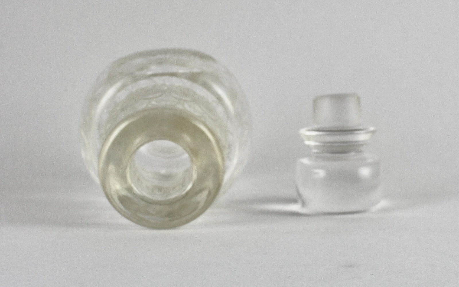 Certified Handmade 2070ct Natural Rock Crystal Quartz Perfume Bottle Home Decor