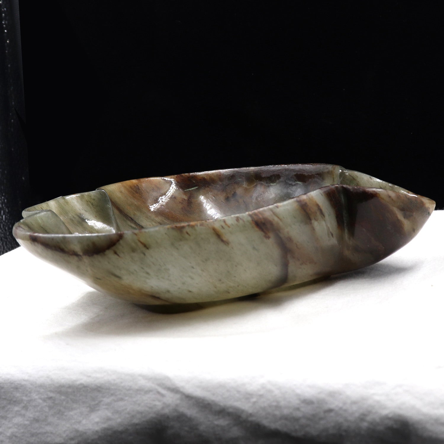 Certified Handmade Natural Green Agate Carved Leaf 2545 Ct Bowl Home Decor