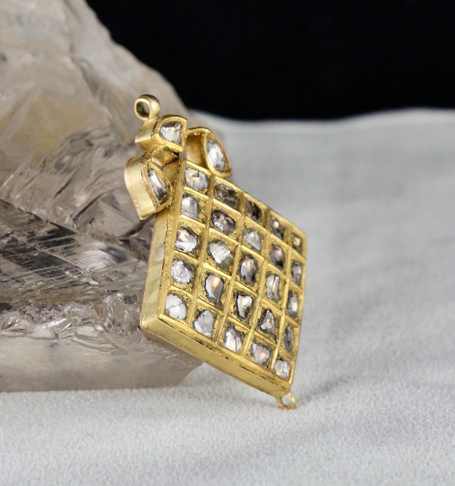 Certified Museum Old Jadau Natural Diamond 10ct 22k Gold Carved Pendant