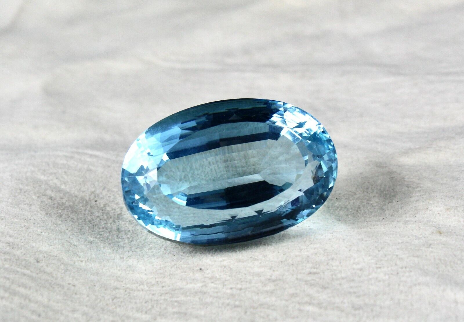 FLAWLESS 39x26 MM BLUE TOPAZ OVAL CUT 225 CARATS SEMI PRECIOUS GEMSTONE PENDANT