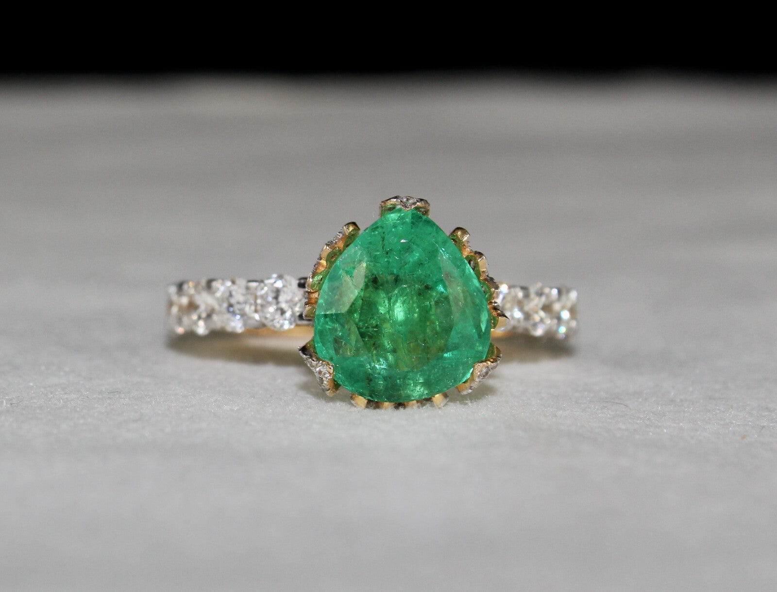 Certified Natural Emerald Heart Cut 27.4ct Diamond 18k Gold Cocktail Ring