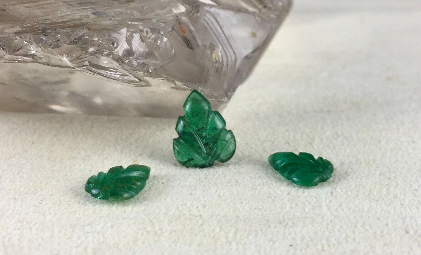 NATURAL EMERALD CARVED LEAF 3 PCS  4 CTS GEMSTONE PENDANT EARRING DESIGNING