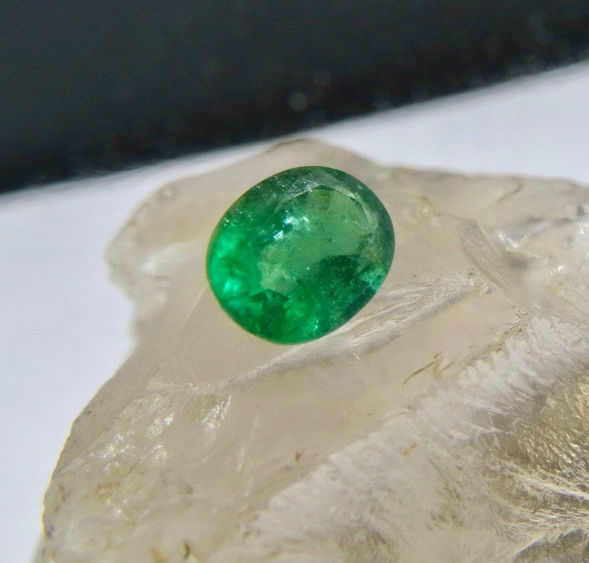 Oval Cut 8x6 Mm Natural Zambia Emerald Gemstone 1.40 Carat For Ring Pendant
