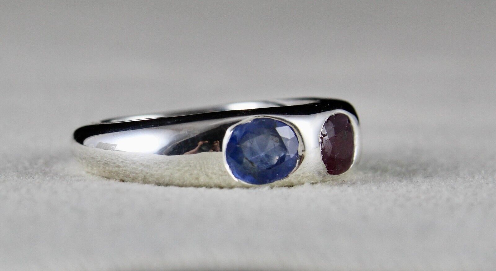 ELEGANT NATURAL RUBY EMERALD SAPPHIRE OVAL CUT GEMSTONE FINEST SILVER RING