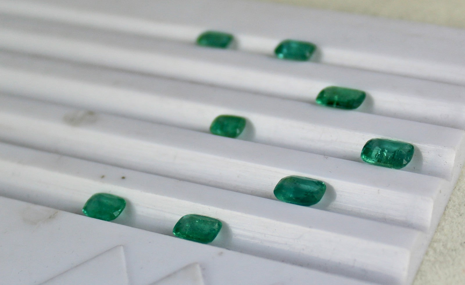 Certified 8pc Natural Emerald Cushion Cut Set 8.70 Ct Gemstone For Designing