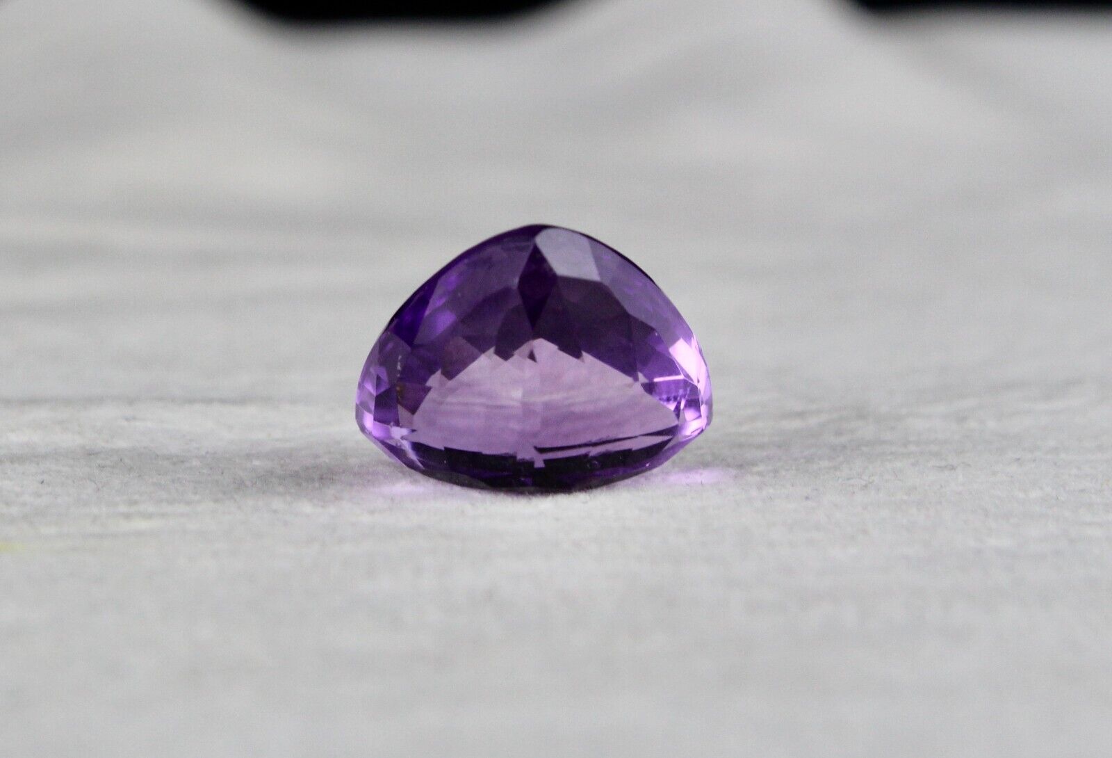 NATURAL BRAZILIAN AMETHYST TRILLION CUT 15.65 CTS GEMSTONE FOR RING PENDANT