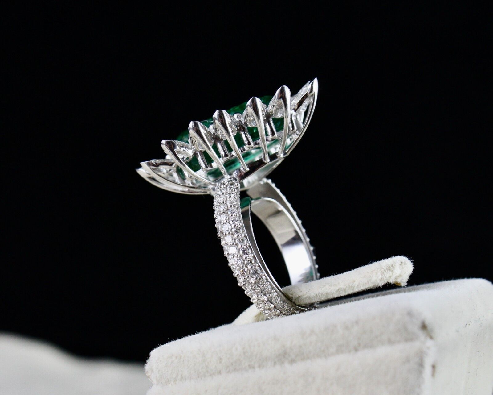 AA+ NATURAL ZAMBIAN EMERALD CARVED PEAR CUT WHITE DIAMOND 18K GOLD COCKTAIL RING