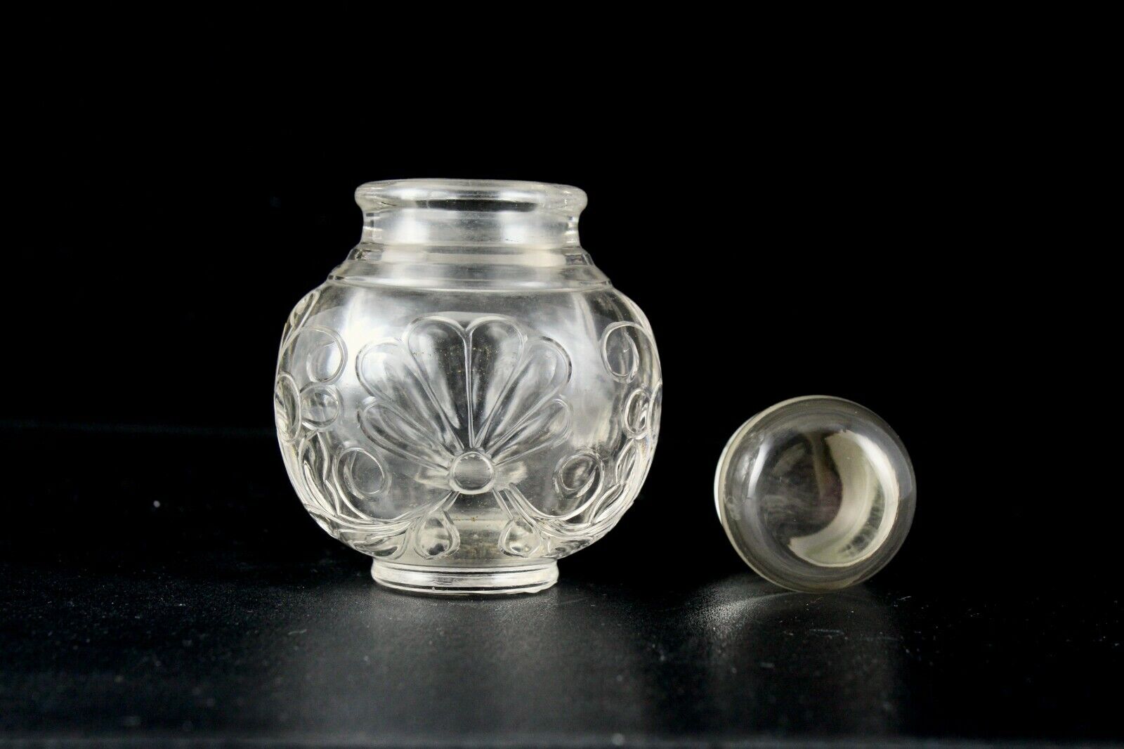 HAND CARVED NATURAL ROCK CRYSTAL QUARTZ 1305 CTS CARVED PERFUME BOTTLE FOR DECOR