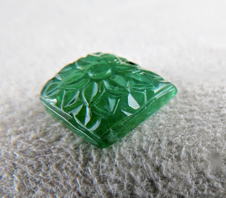 Natural Zambia Emerald Square 12X12mm Carved 7 Ct Gemstone For Ring Pendant