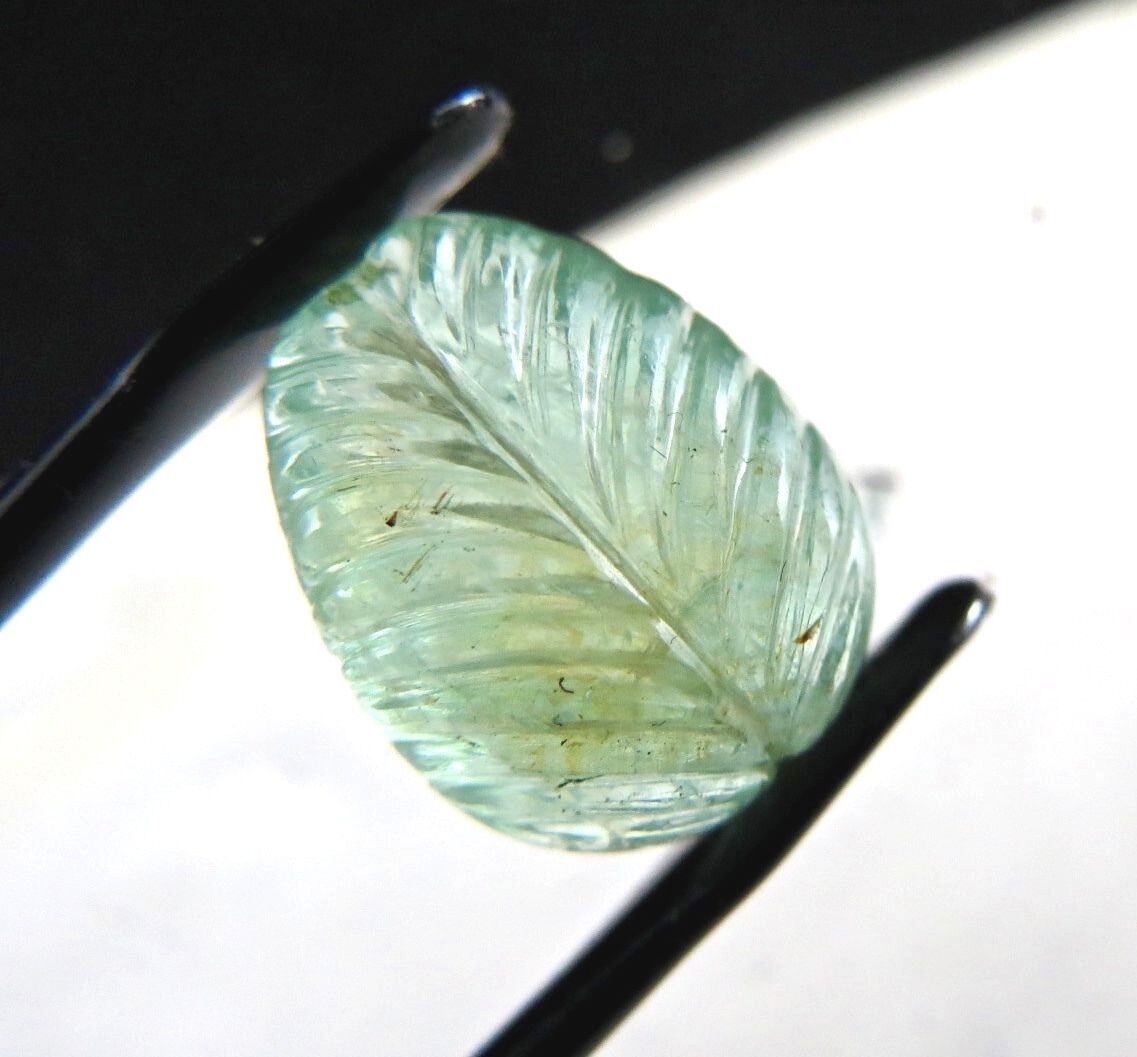 NATURAL COLOMBIAN EMERALD CARVED LEAVES 17 CARATS GEMSTONE FOR PENDANT DESIGNING