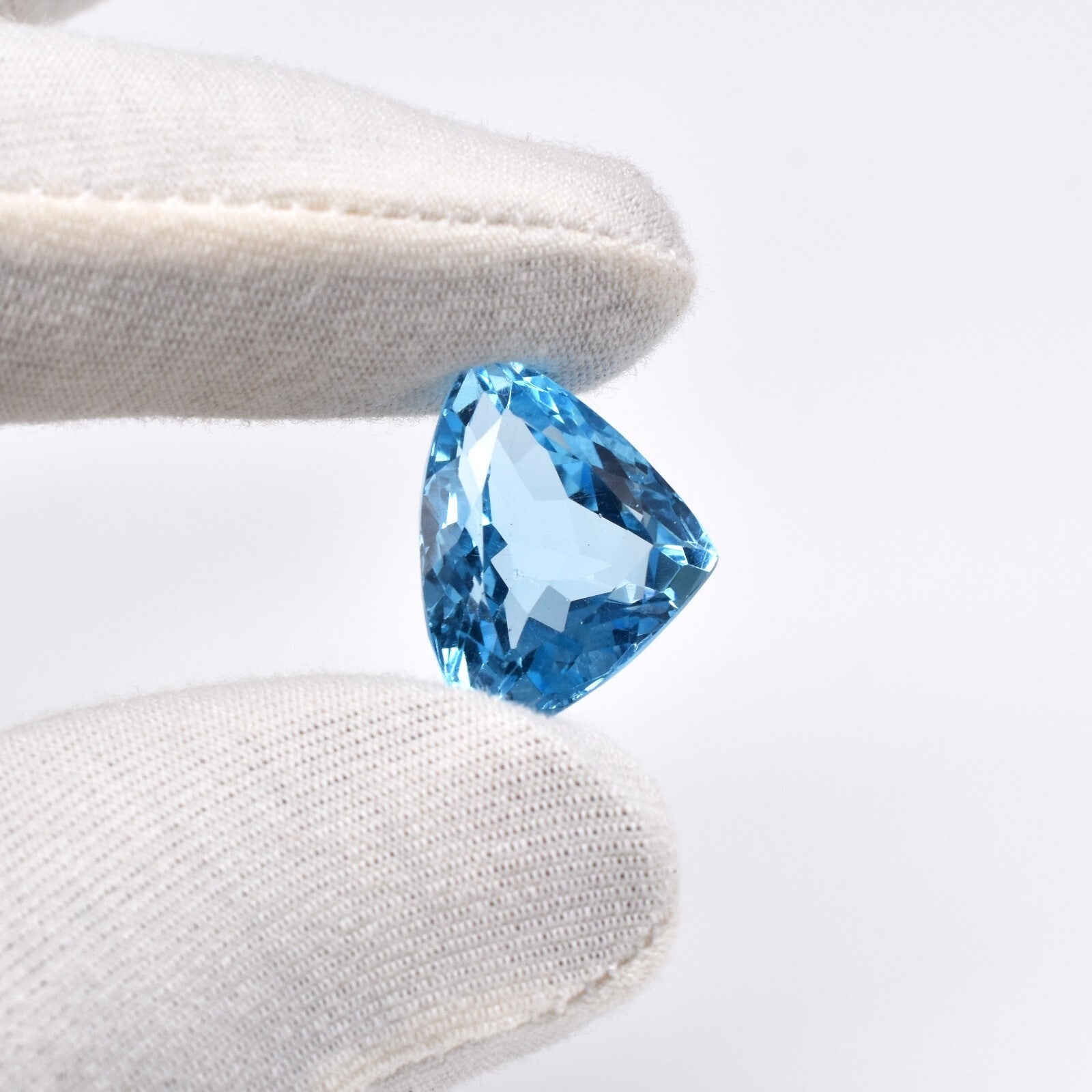 Swiss Blue Topaz Triangle Cut 22.41 Ct Loose Gemstone For Ring Pendant