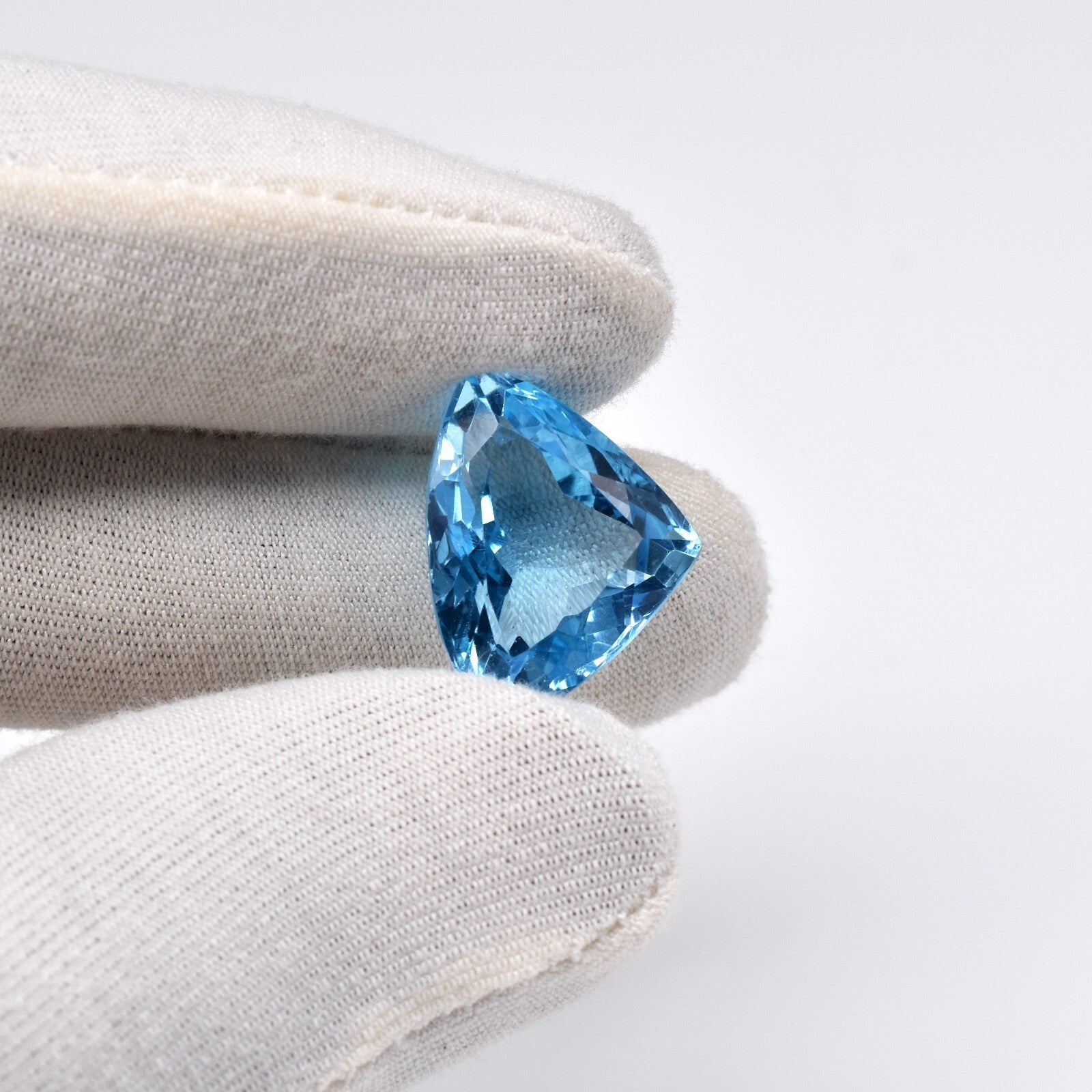 Swiss Blue Topaz Triangle Cut 22.41 Ct Loose Gemstone For Ring Pendant