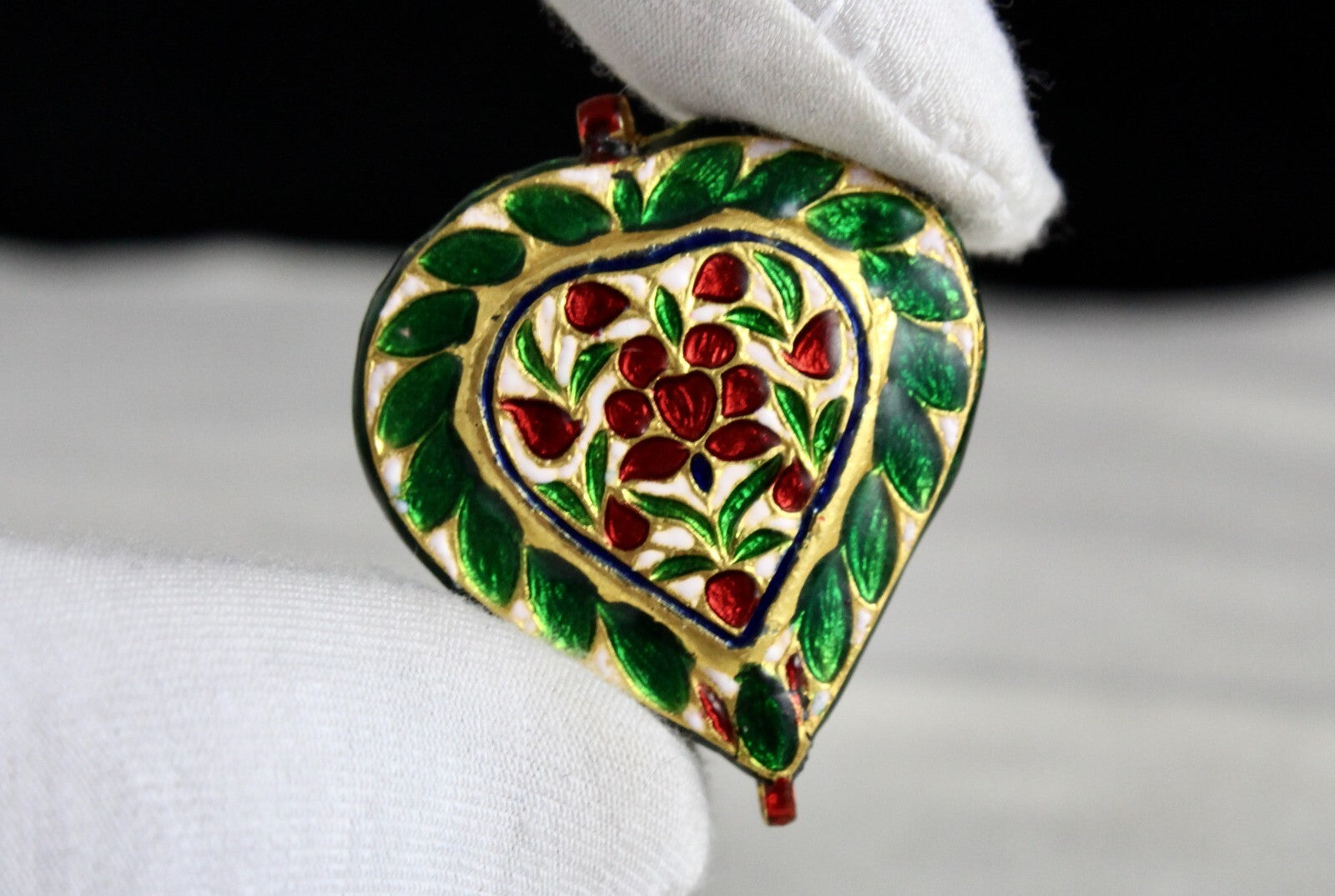 Certified Antique Green Jadau Natural Diamond 62.75ct Indian 22k Gold Pendant