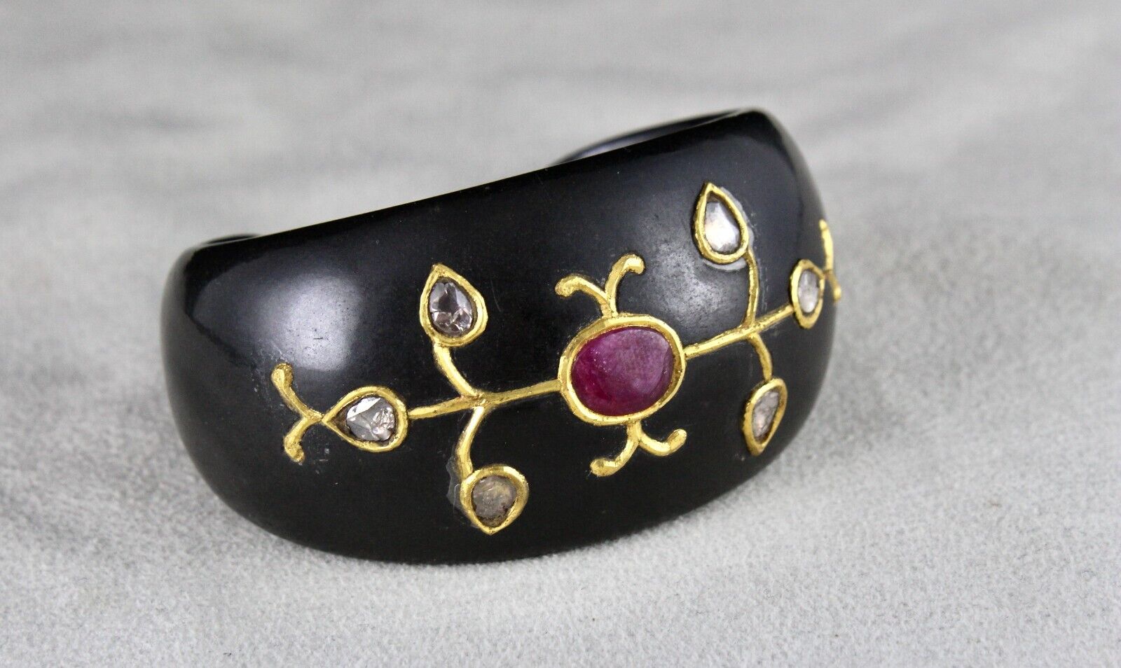 NATURAL BLACK JADE MUGHAL JADAU BRACELET BANGLE STUDDED IN RUBY DIAMOND 22K GOLD