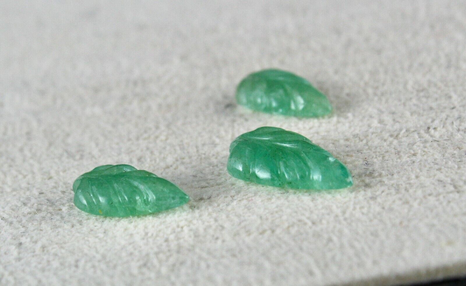 NATURAL COLOMBIAN EMERALD CARVED LEAF 3 PCS 4.48 CARATS GEMSTONE DESIGNING 