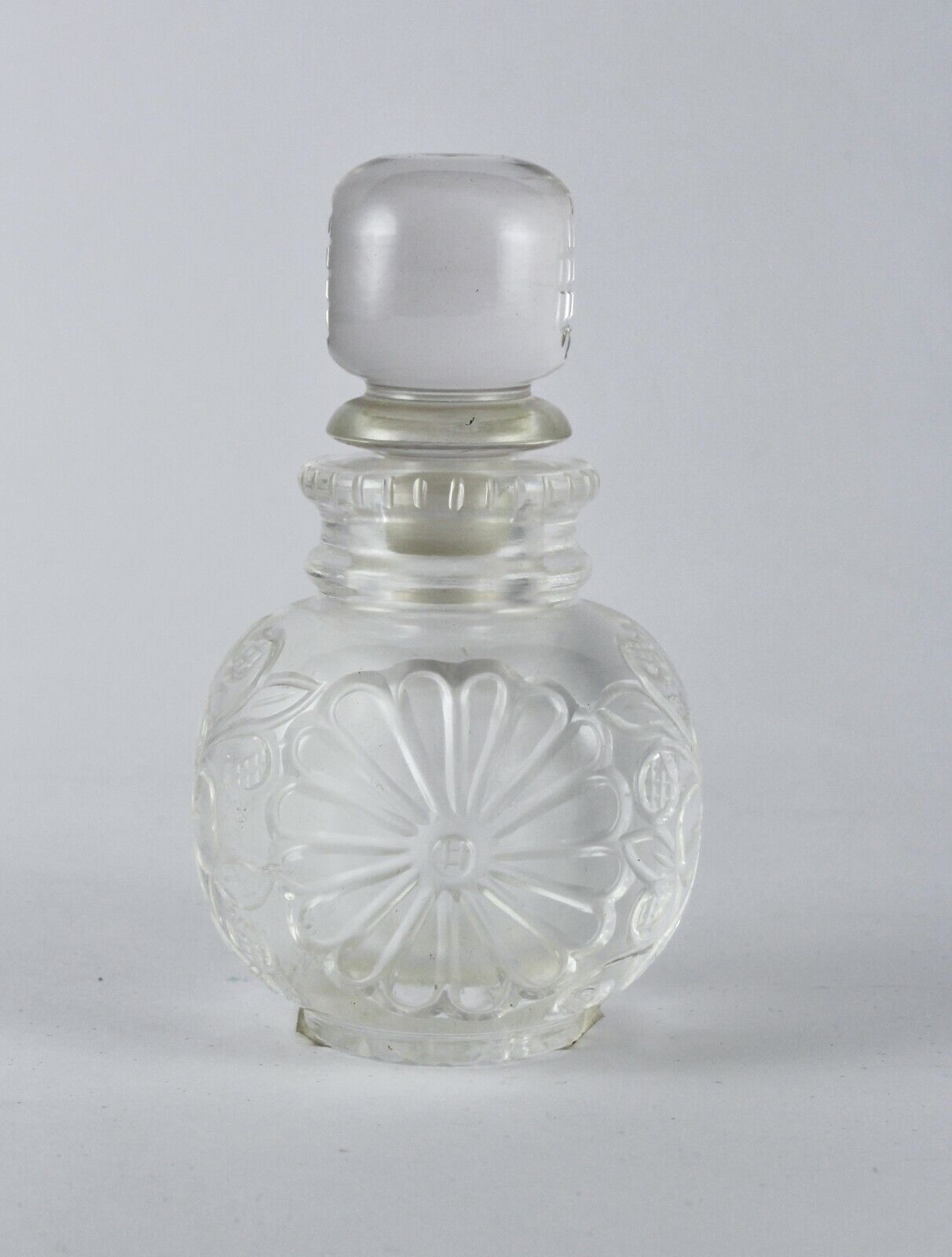 HANDCRAFTED NATURAL ROCK CRYSTAL QUARTZ 1475 CTS CARVED PERFUME BOTTLE FOR DECOR