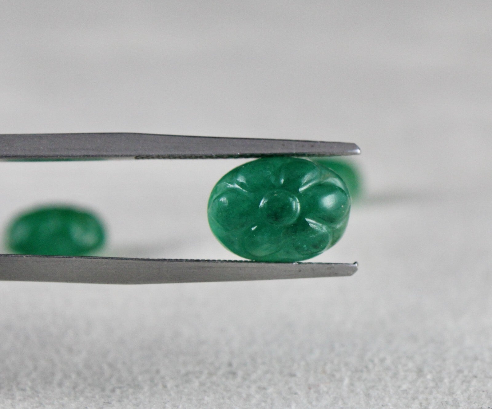 Certified Natural Zambia Emerald Carved 11.72 Ct Cabochon Gemstone For Ring