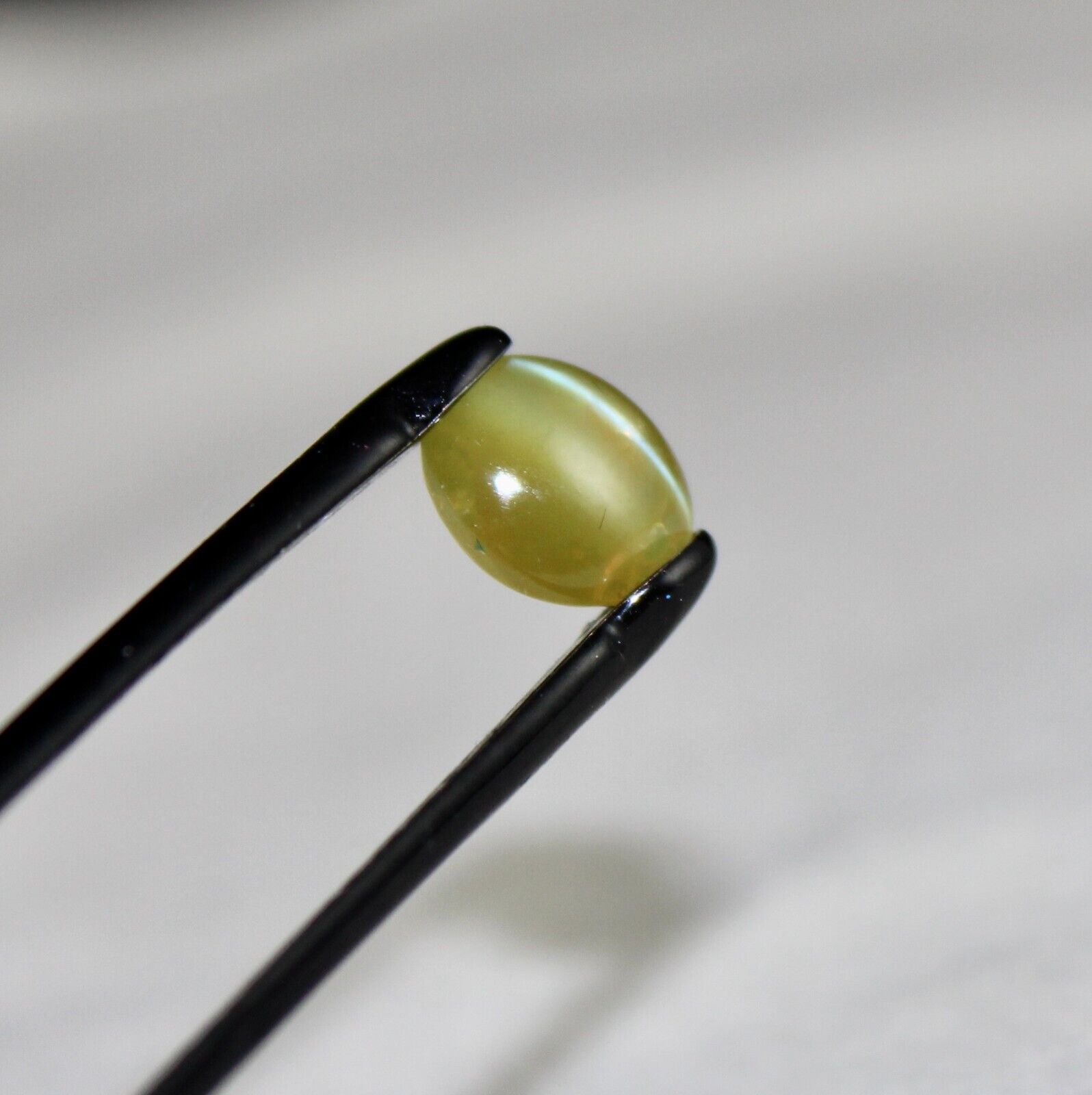 Natural Chrysoberyl Cat's Eye Cabochon 2.51 Cts loose Gemstone For Ring Pendant