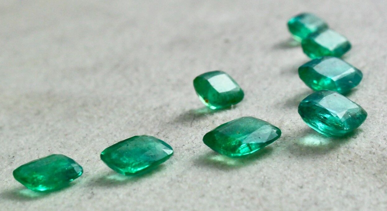 Certified 8pc Natural Emerald Cushion Cut Set 8.70 Ct Gemstone For Designing