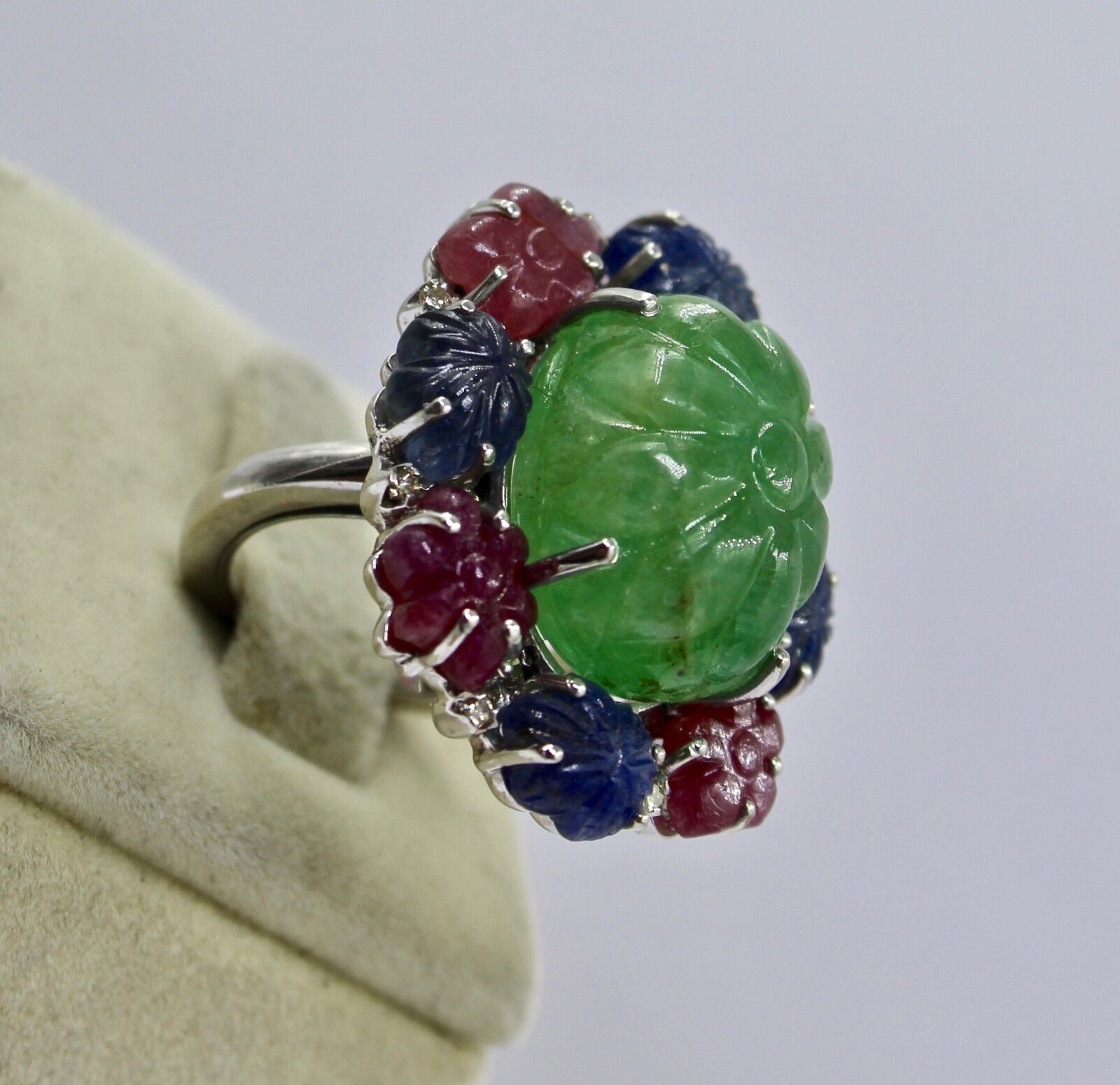 ANTIQUE COLOMBIAN EMERALD RUBY BLUE SAPPHIRE CARVED GEMSTONE DIAMOND SILVER RING