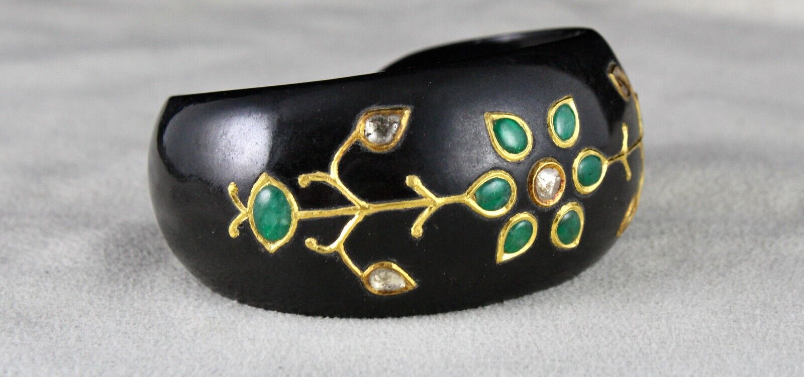 NATURAL BLACK JADE MUGHAL JADAU BRACELET BANGLE WITH EMERALD DIAMOND 22K GOLD