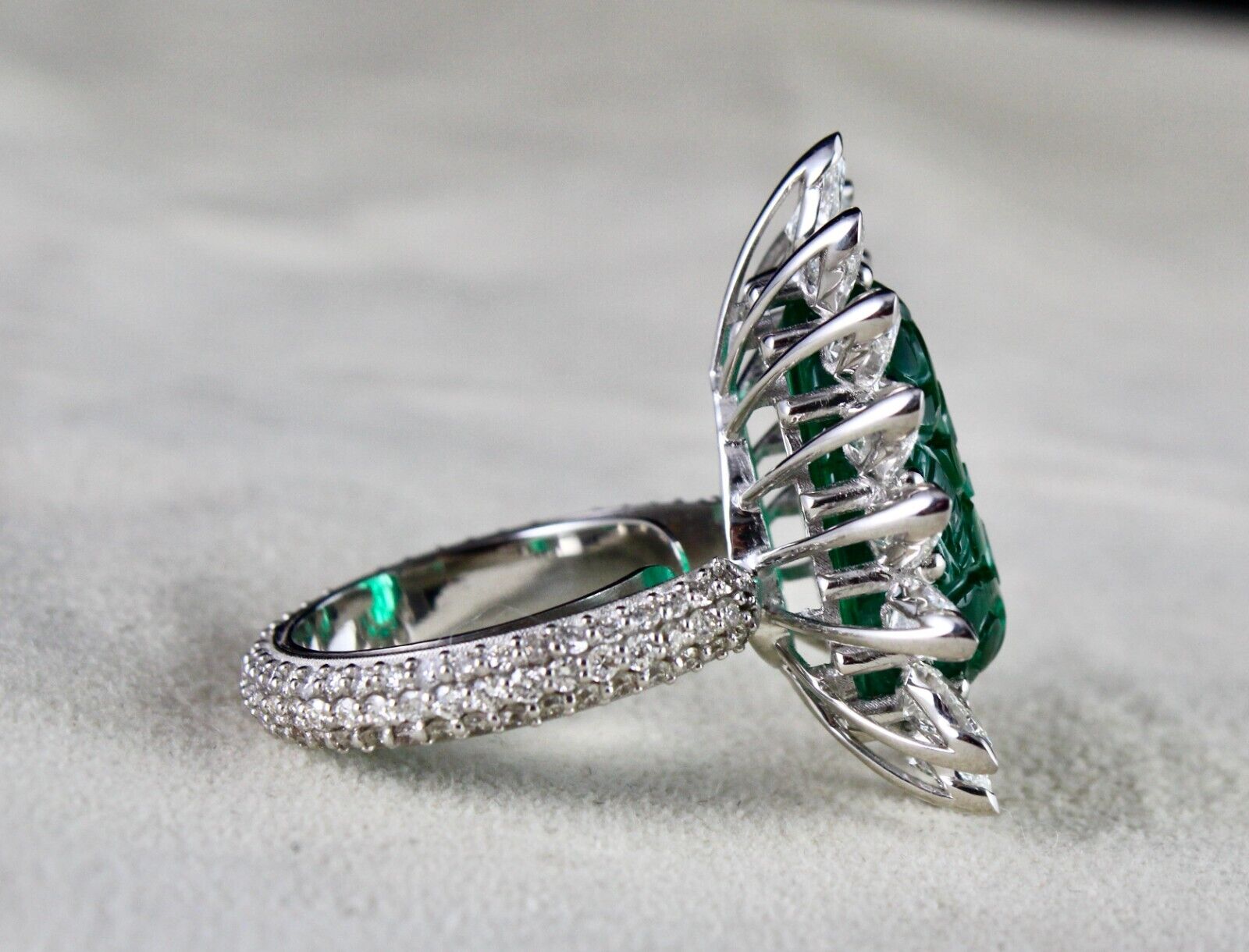 AA+ NATURAL ZAMBIAN EMERALD CARVED PEAR CUT WHITE DIAMOND 18K GOLD COCKTAIL RING