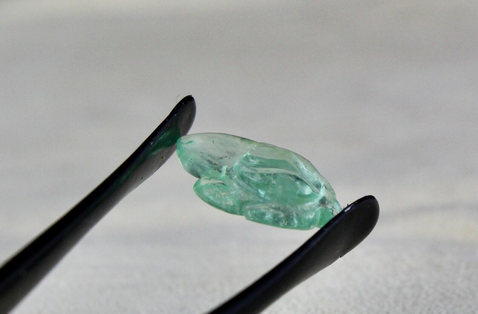 NATURAL COLOMBIAN EMERALD CARVED LEAF 4.42 CARATS GEMSTONE FOR PENDANT RING