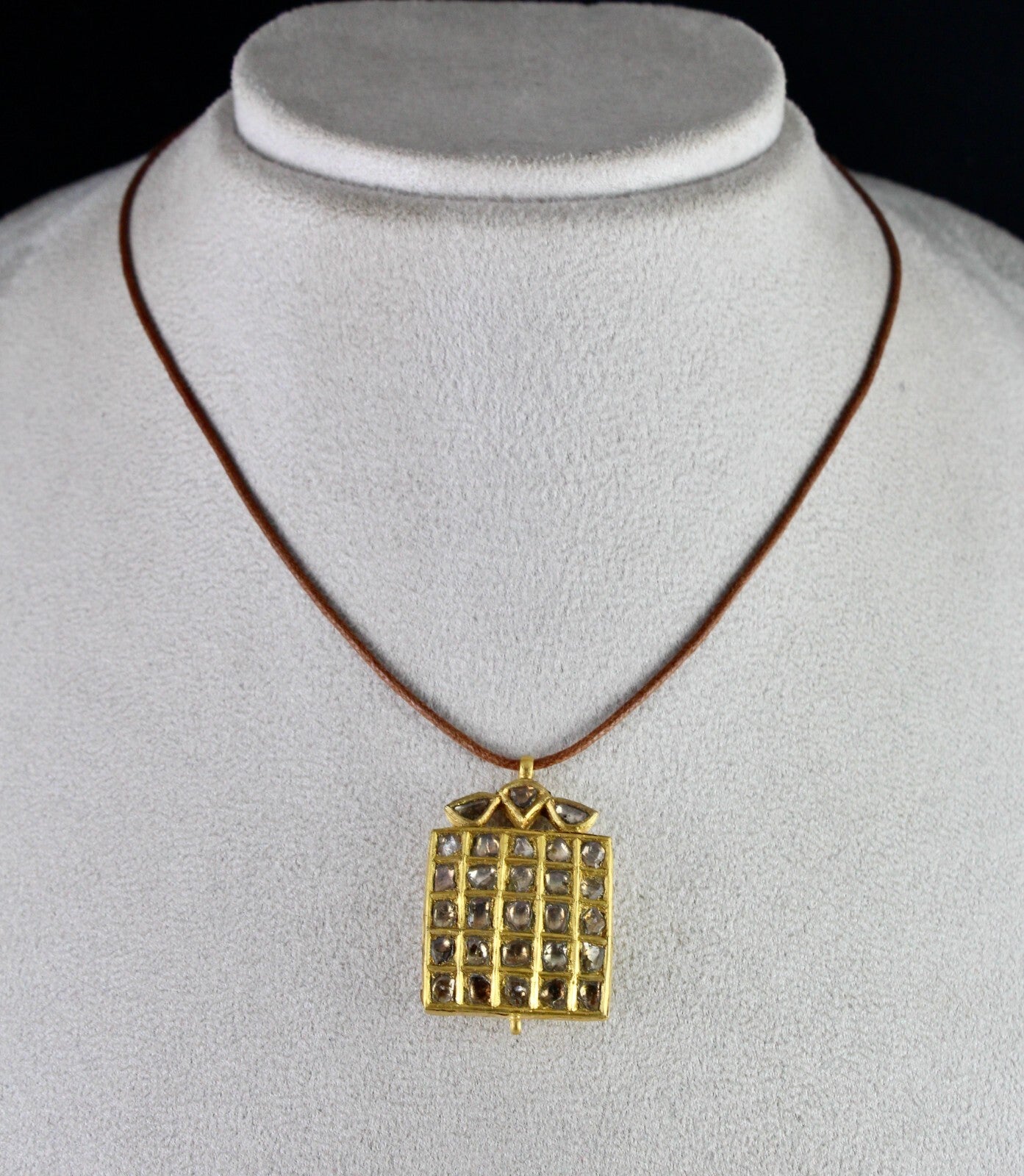 Certified Old Museum Jadau Natural Flat Diamond 10ct 22k Gold Carved Pendant