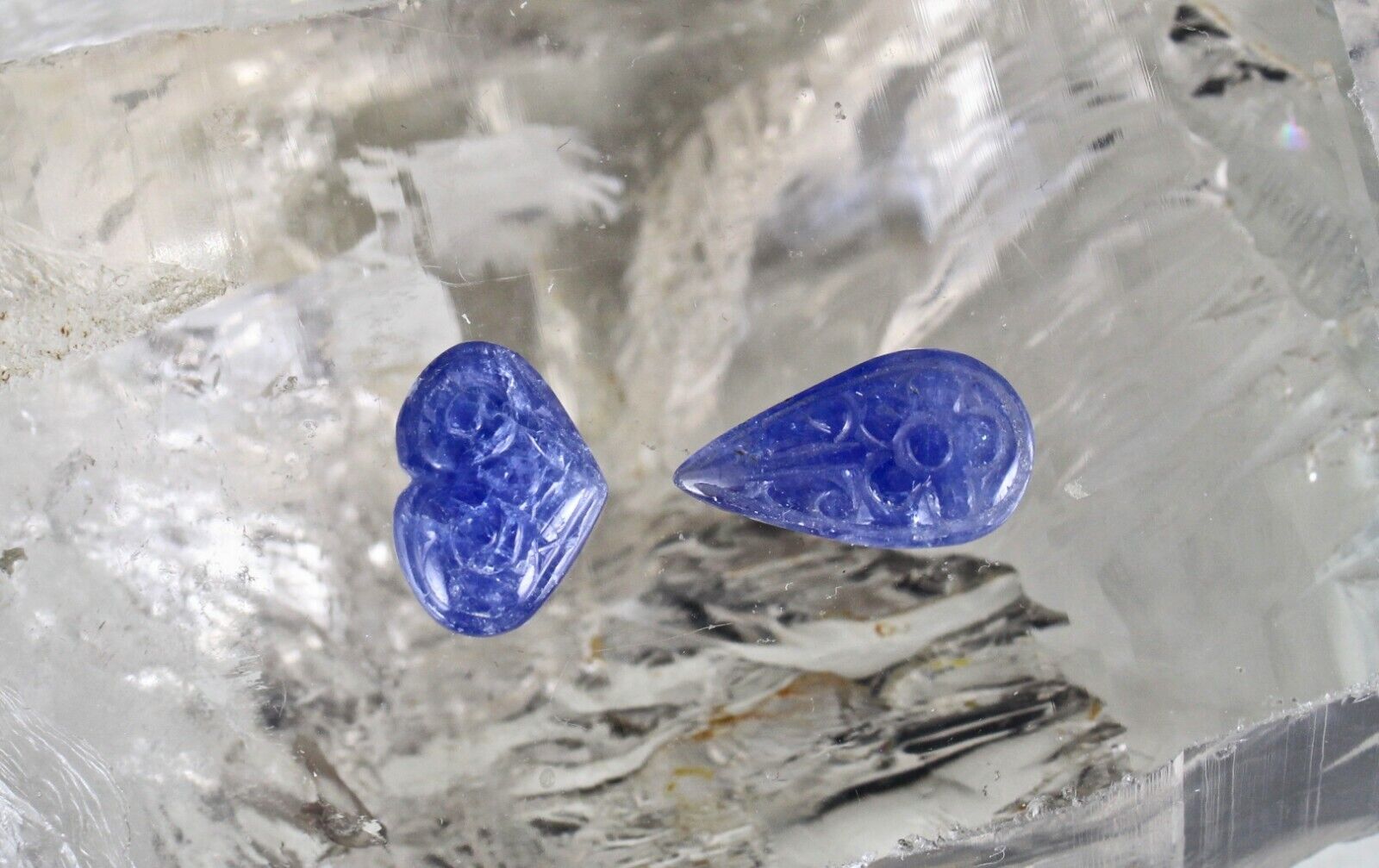 NATURAL UNHEAT BLUE SAPPHIRE CARVED 15.15 CARATS GEMSTONE PENDANT DESIGNING